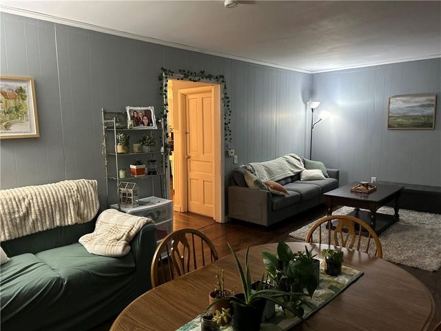 222 S MARKET Street, Maryville, MO 64468