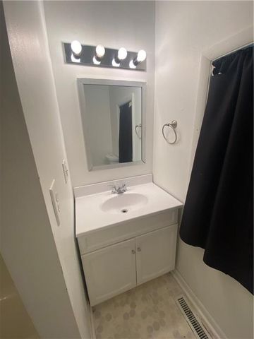 222 S MARKET Street, Maryville, MO 64468