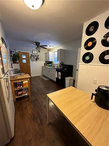 222 S MARKET Street, Maryville, MO 64468