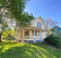 222 S MARKET Street, Maryville, MO 64468