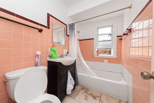 6935 S Campbell Avenue, Chicago, IL 60629