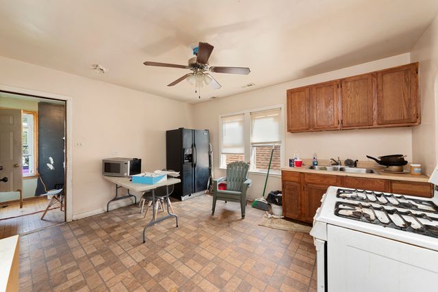 6935 S Campbell Avenue, Chicago, IL 60629