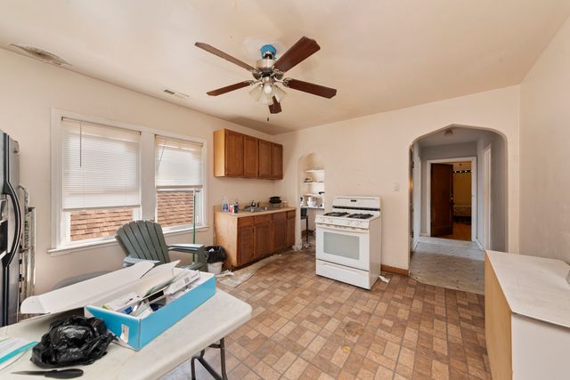 6935 S Campbell Avenue, Chicago, IL 60629