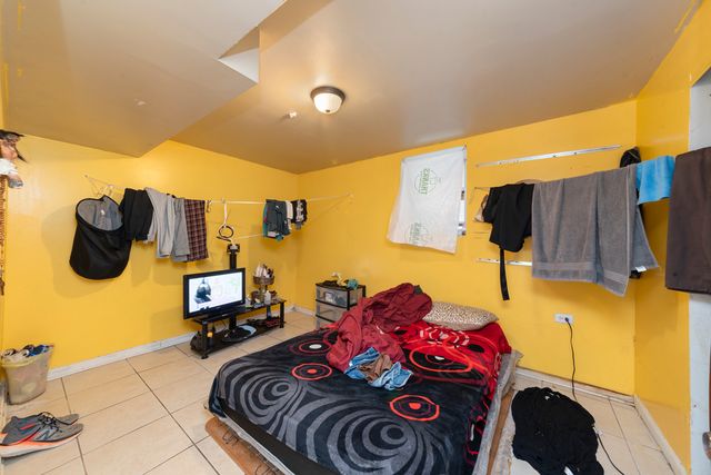 6935 S Campbell Avenue, Chicago, IL 60629