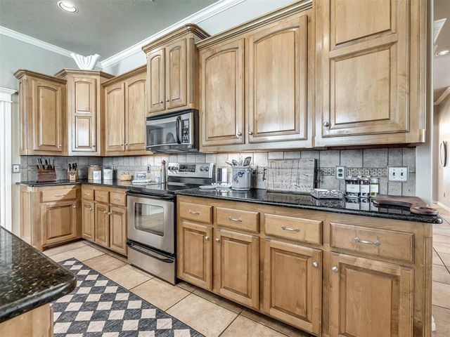 3508 Stratford Place, Moore, OK 74160