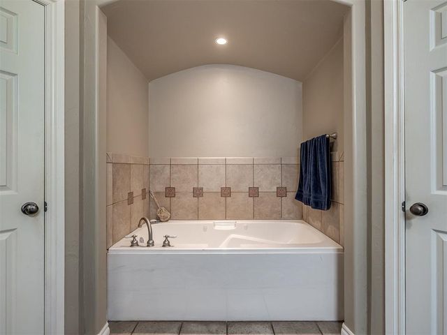 3508 Stratford Place, Moore, OK 74160