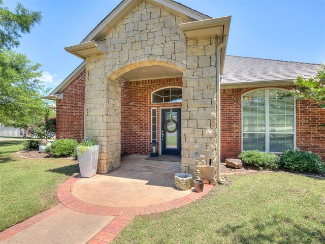 3508 Stratford Place, Moore, OK 74160