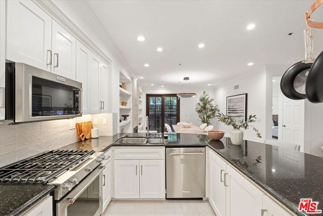 850 N Croft Avenue 104, Los Angeles, CA 90069