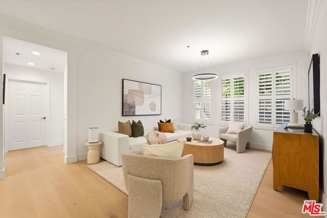 850 N Croft Avenue 104, Los Angeles, CA 90069