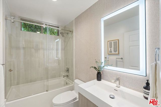 850 N Croft Avenue 104, Los Angeles, CA 90069