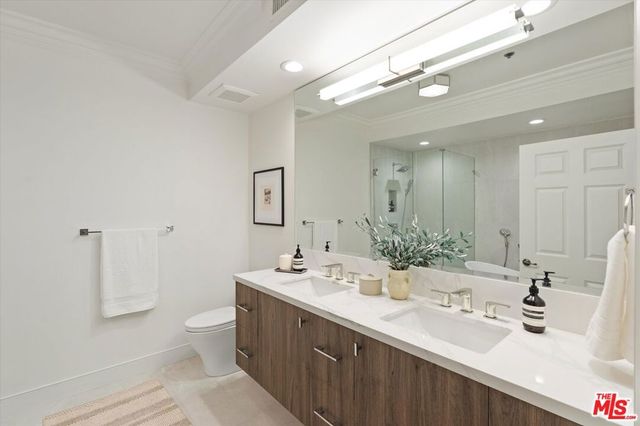 850 N Croft Avenue 104, Los Angeles, CA 90069