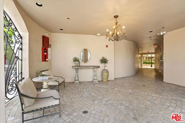 850 N Croft Avenue 104, Los Angeles, CA 90069