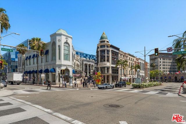 850 N Croft Avenue 104, Los Angeles, CA 90069