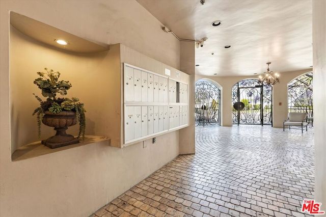 850 N Croft Avenue 104, Los Angeles, CA 90069