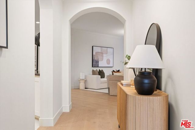 850 N Croft Avenue 104, Los Angeles, CA 90069