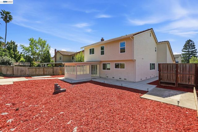 124 Erin Dr, Vallejo, CA 94589