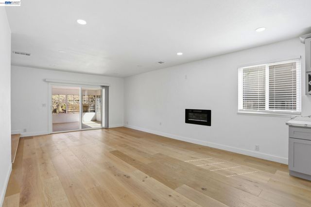 124 Erin Dr, Vallejo, CA 94589