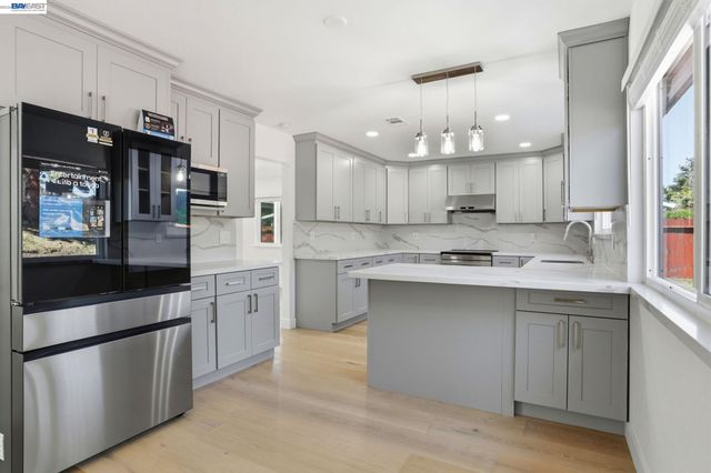 124 Erin Dr, Vallejo, CA 94589