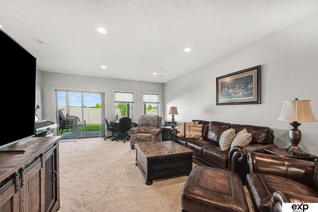 7016 N 154 Street, Bennington, NE 68007