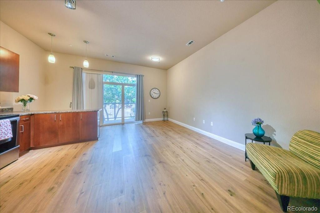 Image 8 of property listing at 5401 S Park Terrace Avenue 107A, Greenwood Village, CO 80111