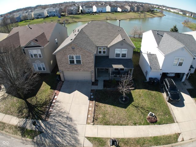 8277 S Quarter Moon Drive, Pendleton, IN 46064