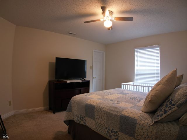 8277 S Quarter Moon Drive, Pendleton, IN 46064