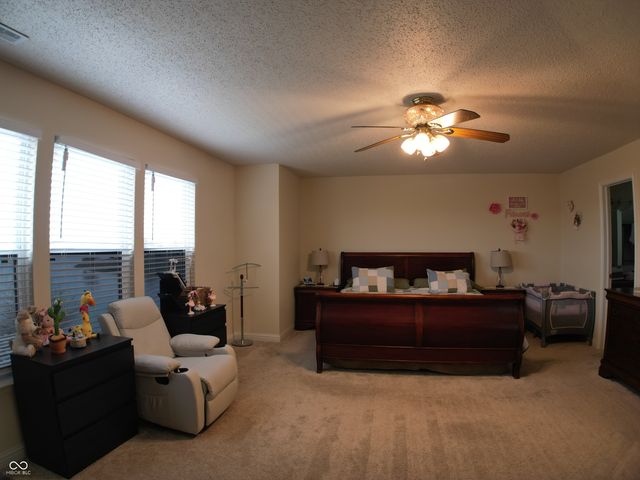 8277 S Quarter Moon Drive, Pendleton, IN 46064