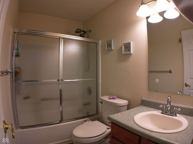 8277 S Quarter Moon Drive, Pendleton, IN 46064