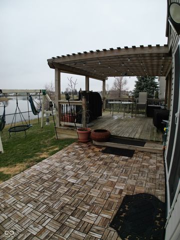 8277 S Quarter Moon Drive, Pendleton, IN 46064