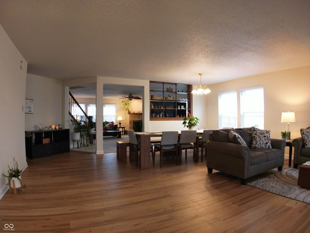 8277 S Quarter Moon Drive, Pendleton, IN 46064