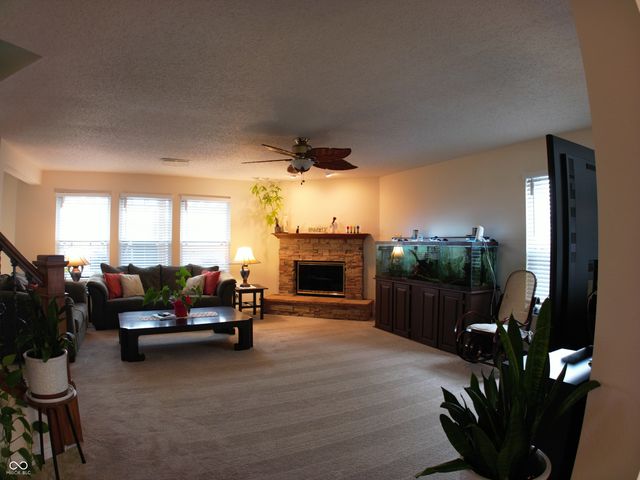 8277 S Quarter Moon Drive, Pendleton, IN 46064