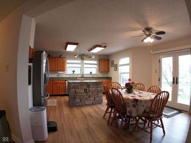 8277 S Quarter Moon Drive, Pendleton, IN 46064