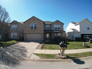 8277 S Quarter Moon Drive, Pendleton, IN 46064