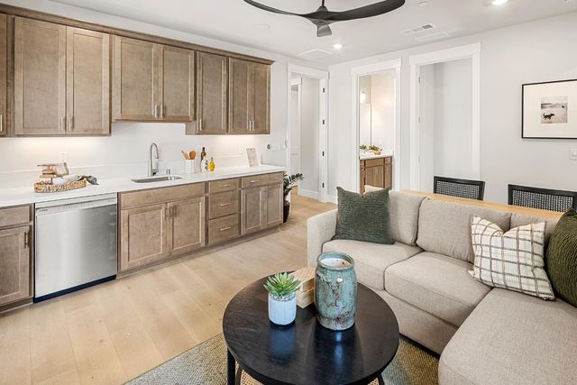 9053 Wickstrom Dr, Orangevale, CA 95662