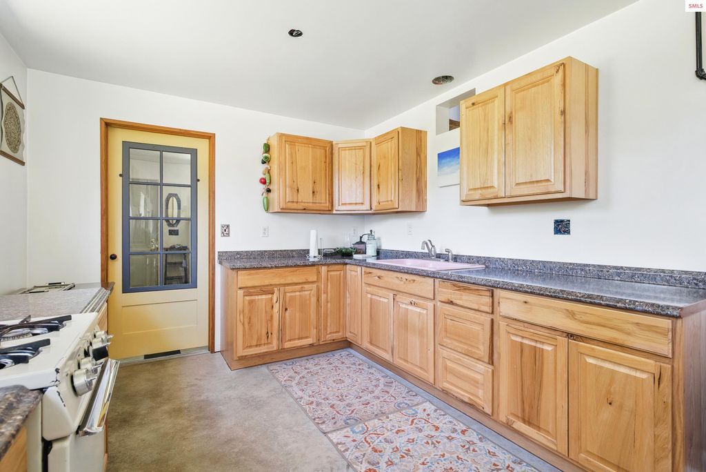 670 Sunset Rd, Athol, ID 83801 photo 3