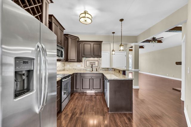 341 Turnberry Cir, Clarksville, TN 37043