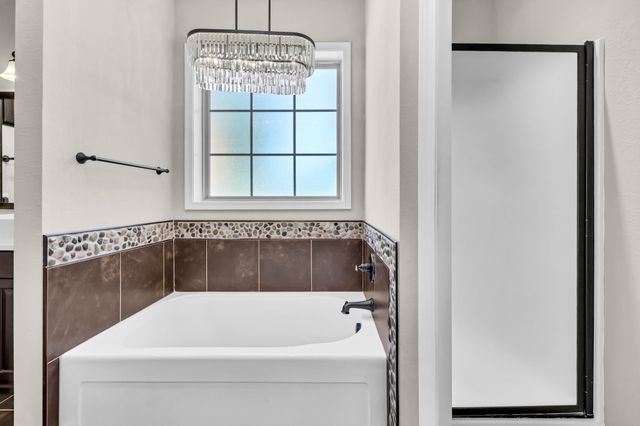 341 Turnberry Cir, Clarksville, TN 37043