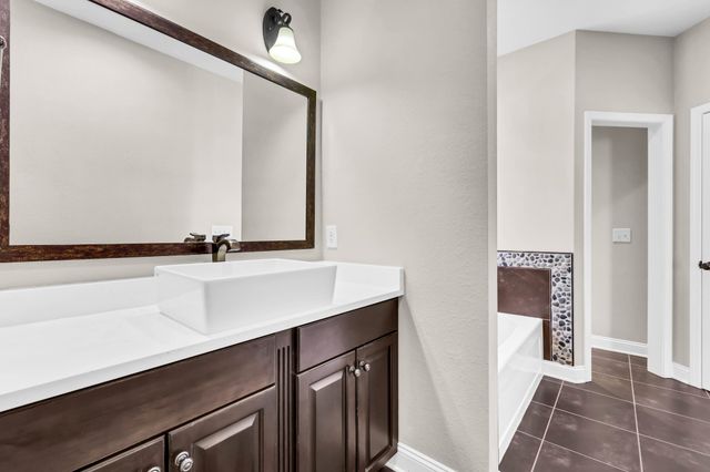 341 Turnberry Cir, Clarksville, TN 37043