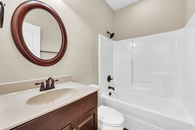 341 Turnberry Cir, Clarksville, TN 37043