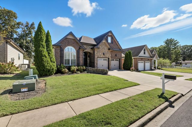 341 Turnberry Cir, Clarksville, TN 37043