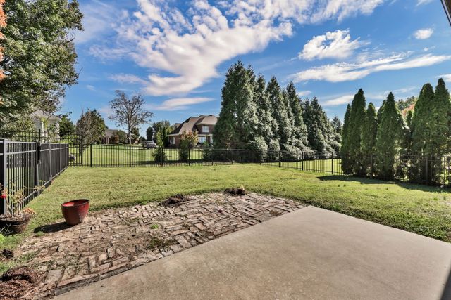 341 Turnberry Cir, Clarksville, TN 37043
