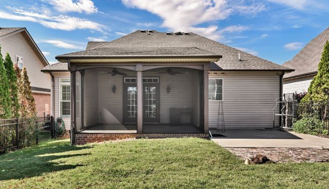 341 Turnberry Cir, Clarksville, TN 37043