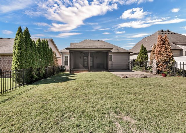 341 Turnberry Cir, Clarksville, TN 37043
