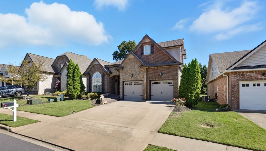 341 Turnberry Cir, Clarksville, TN 37043
