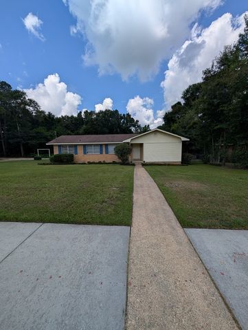 1904 Woodland Drive, Dothan, AL 36301