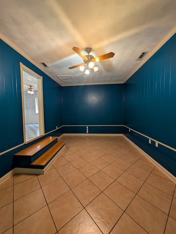 1904 Woodland Drive, Dothan, AL 36301
