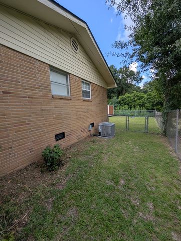 1904 Woodland Drive, Dothan, AL 36301