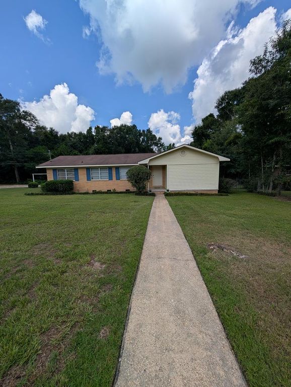1904 Woodland Drive, Dothan, AL 36301
