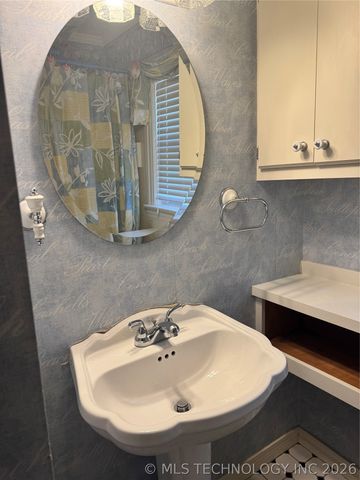 3523 E Admiral Court, Tulsa, OK 74115