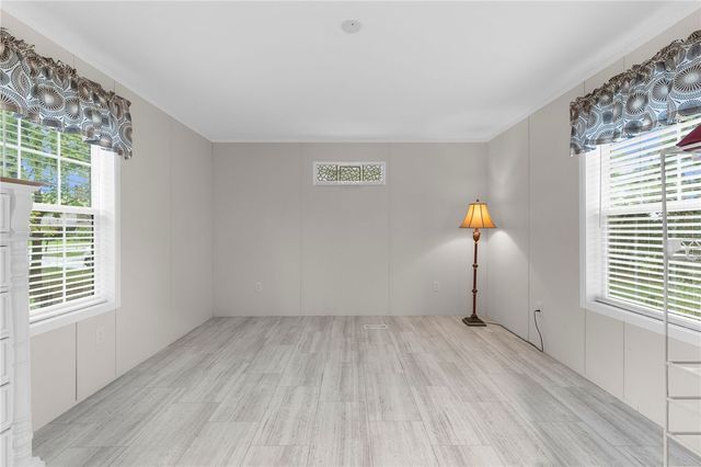 318 Meadowbrook Rd, Hermitage, PA 16148